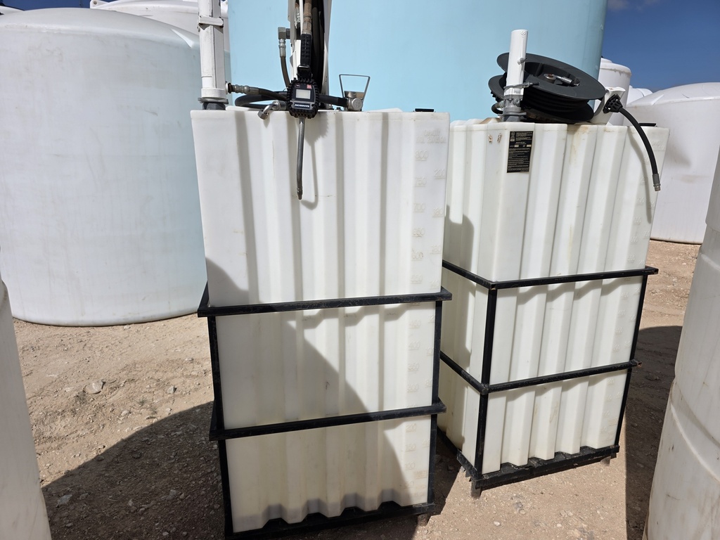 Used 230 Gallon Tank with Stand and Hose (LS)